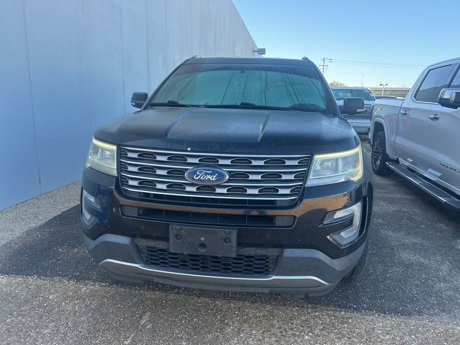 Used 2017 Ford Explorer XLT w/ Equipment Group 202A image 3
