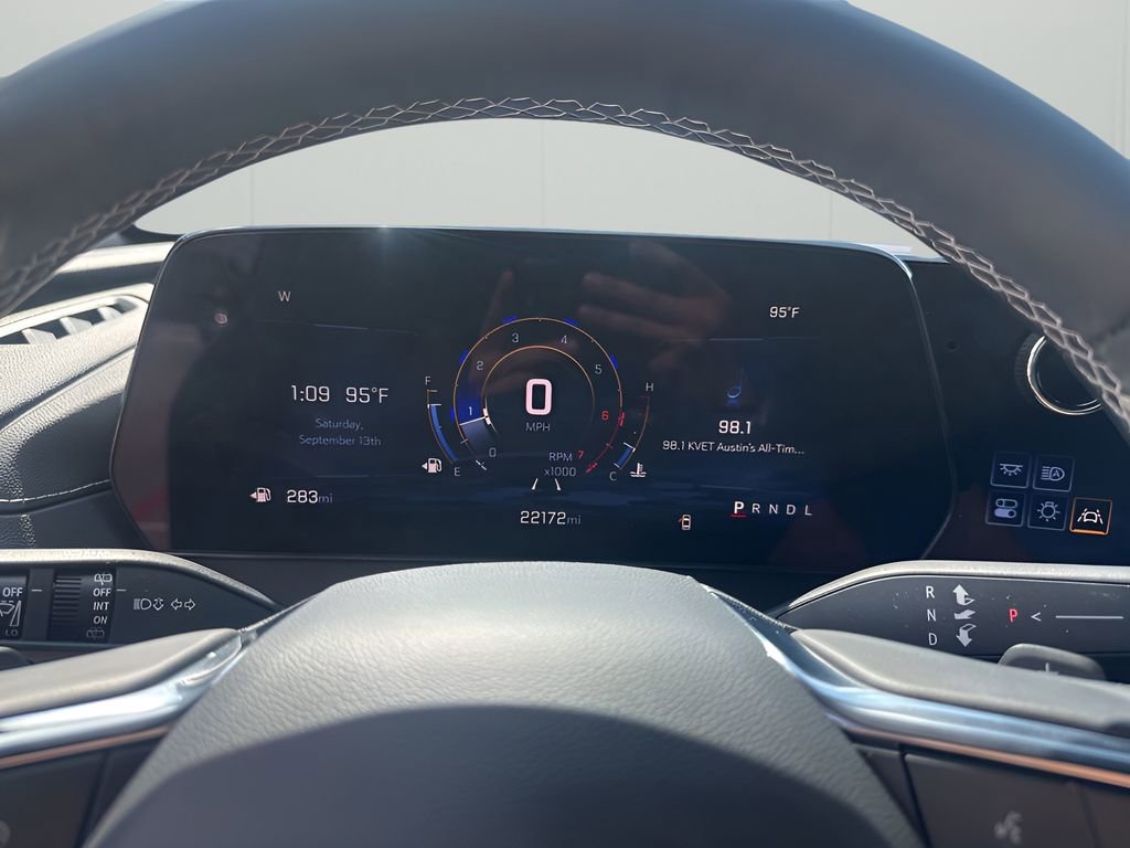 Used 2025 Chevrolet Traverse LT image 35