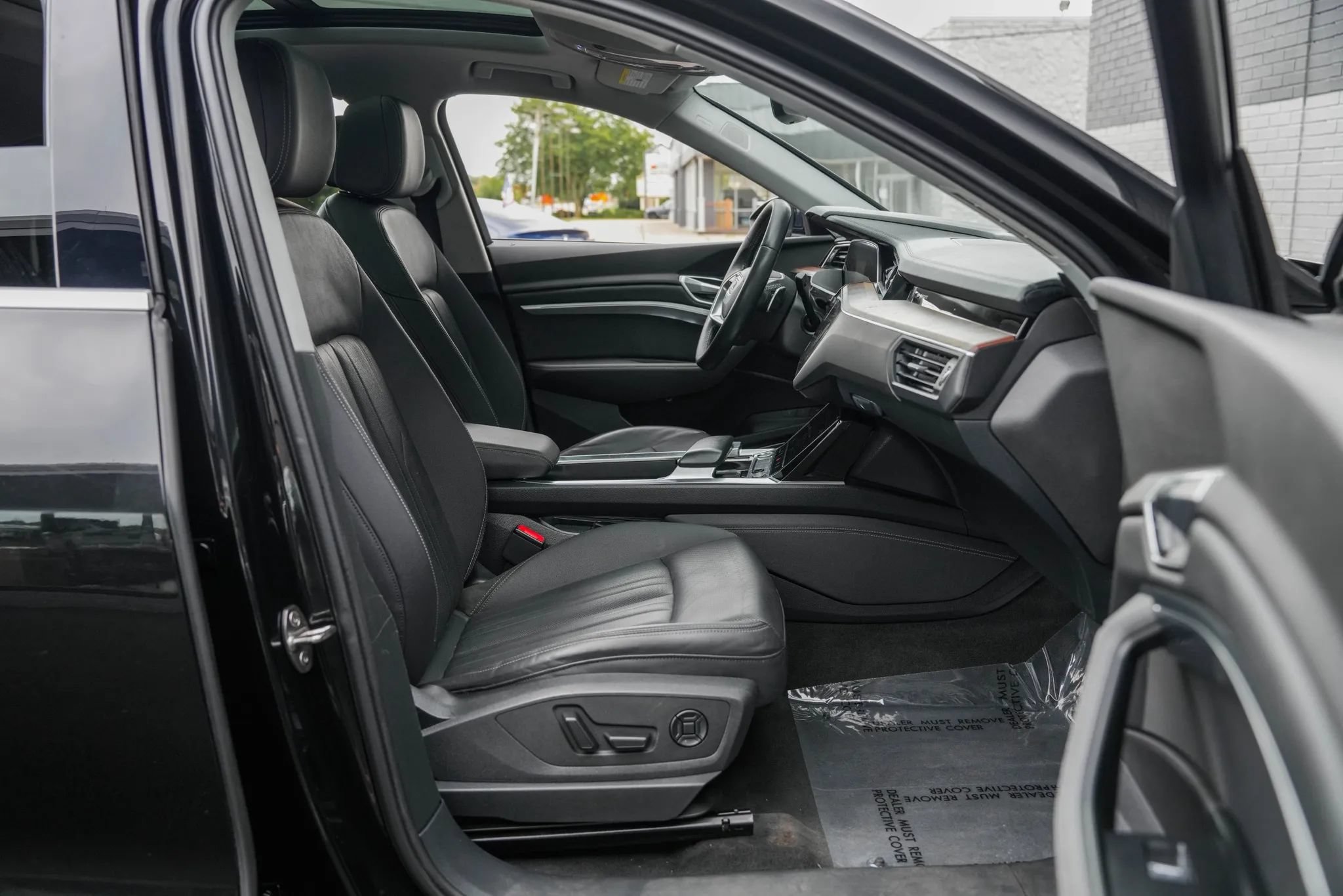 Used 2020 Audi e-tron Premium Plus AWD/4WD image 29