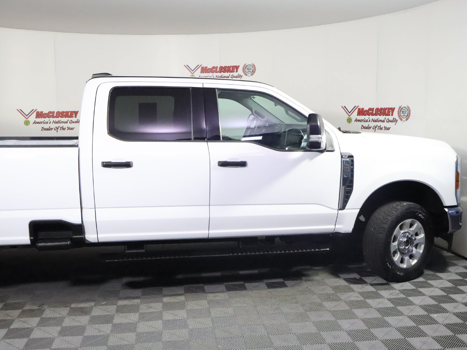 Used 2024 Ford F250 XLT AWD/4WD image 3