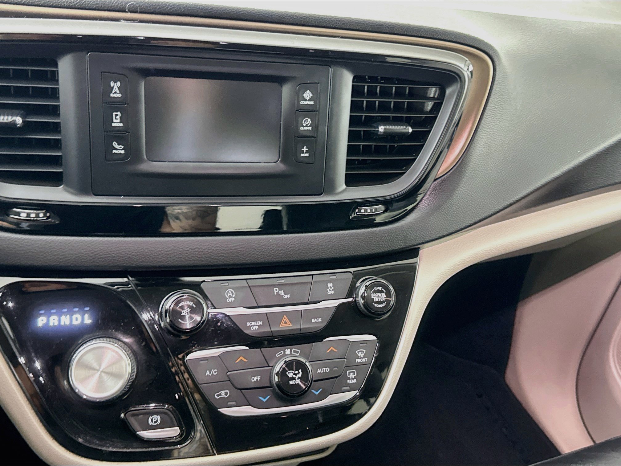 Used 2017 Chrysler Pacifica Touring-L FWD image 17