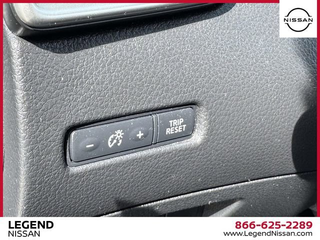 Used 2015 Nissan Rogue SV AWD/4WD image 16