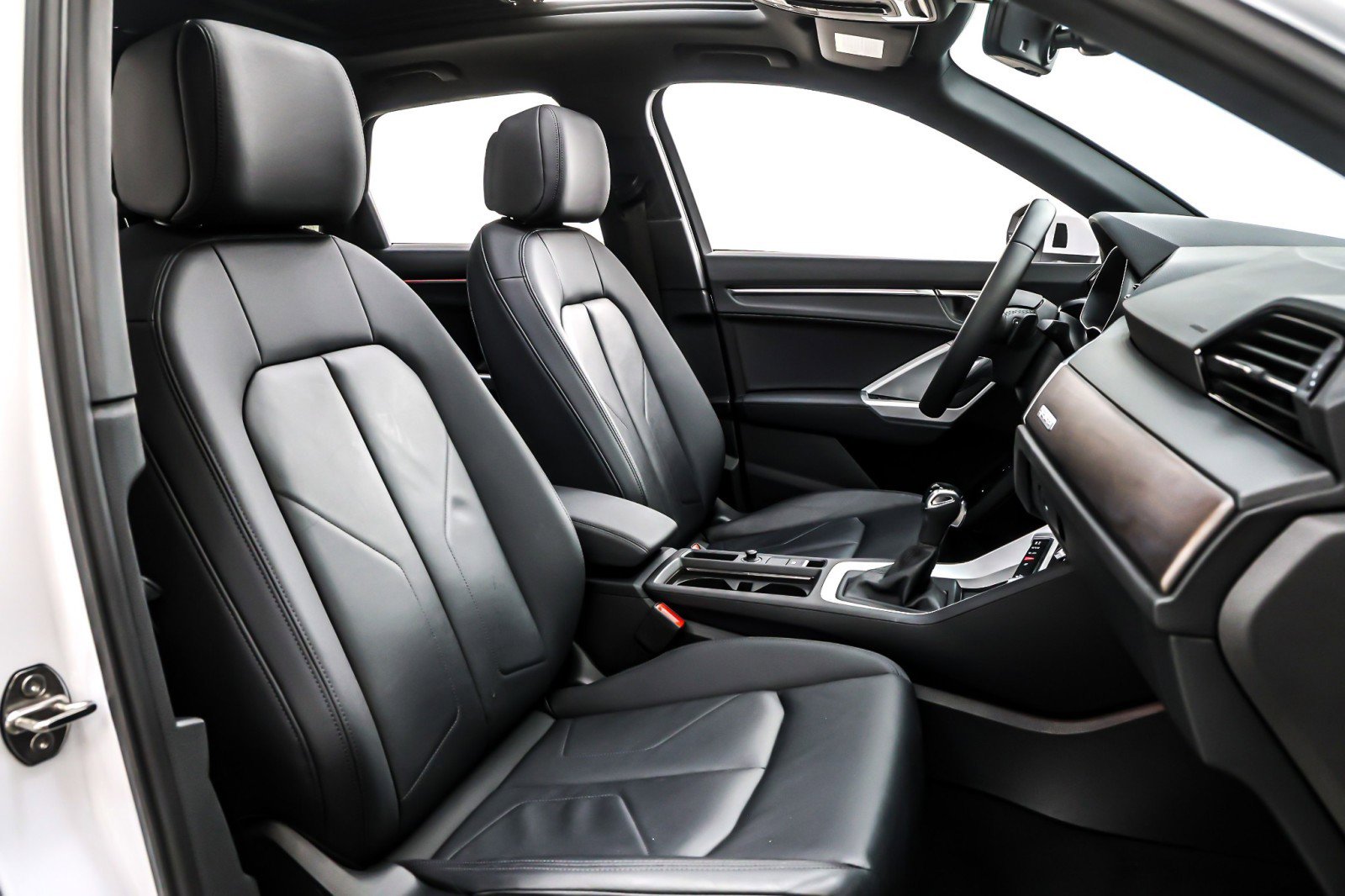 Used 2025 Audi Q3 2.0T Premium Plus w/ Premium Plus Package image 8