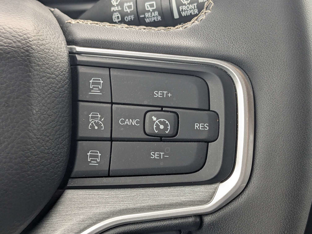 Certified 2025 Jeep Wagoneer L Series II w/ 8-pass Seating Package AWD/4WD image 28