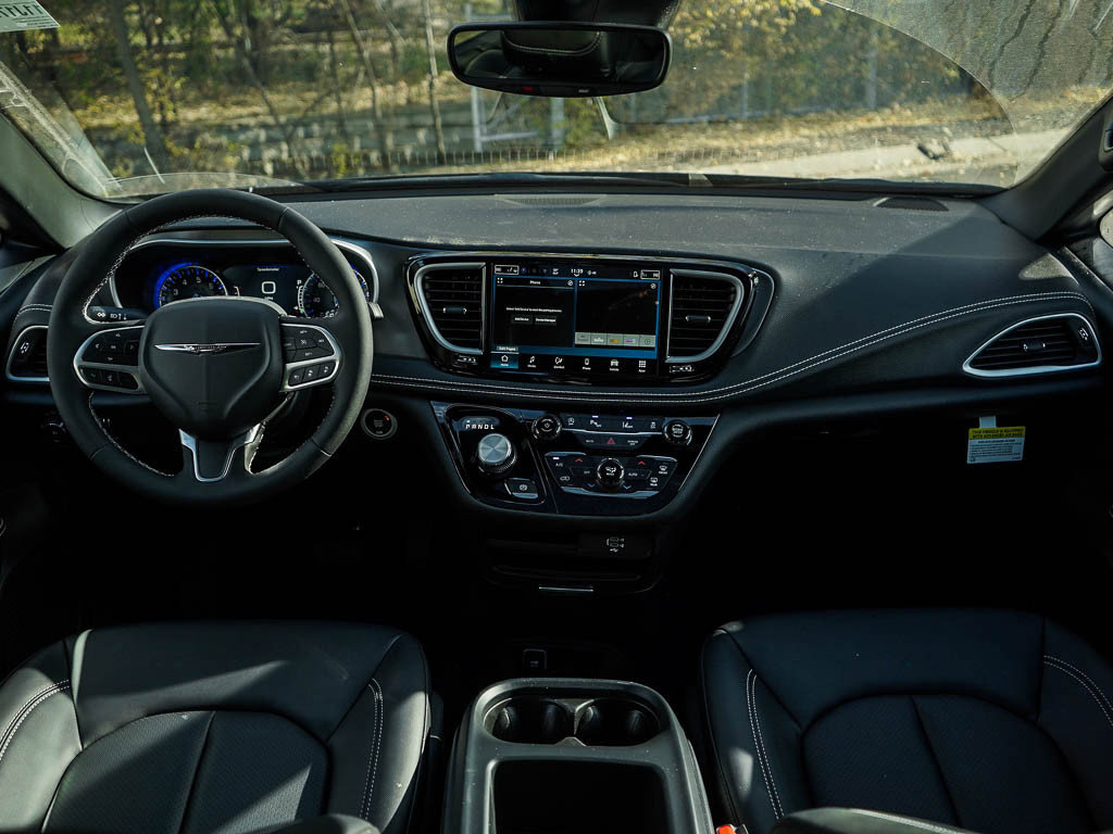 New 2026 Chrysler Pacifica Select AWD/4WD image 16