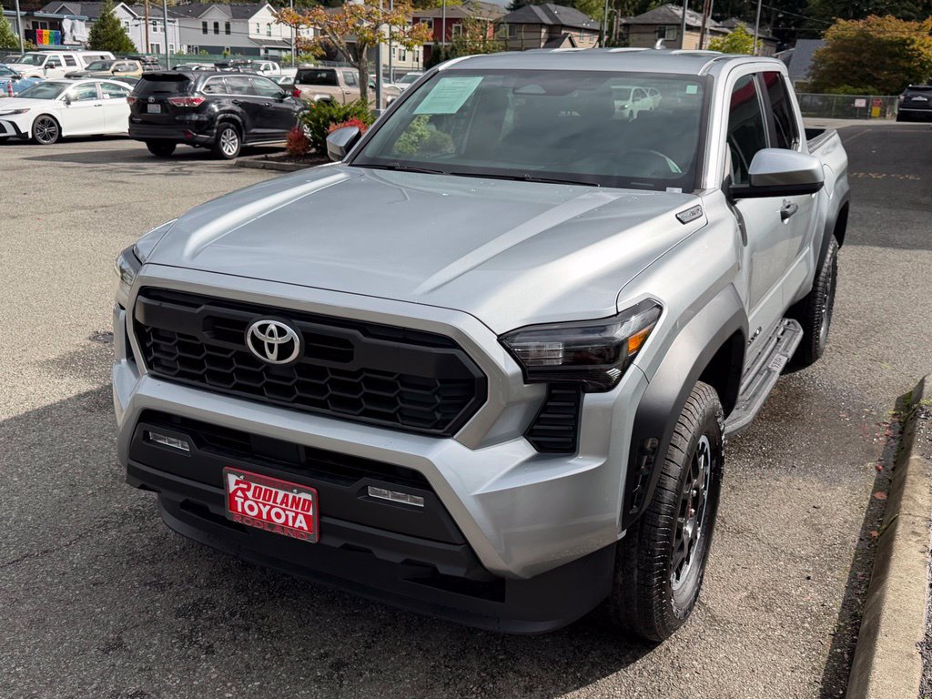 Certified 2025 Toyota Tacoma TRD Off-Road AWD/4WD image 4
