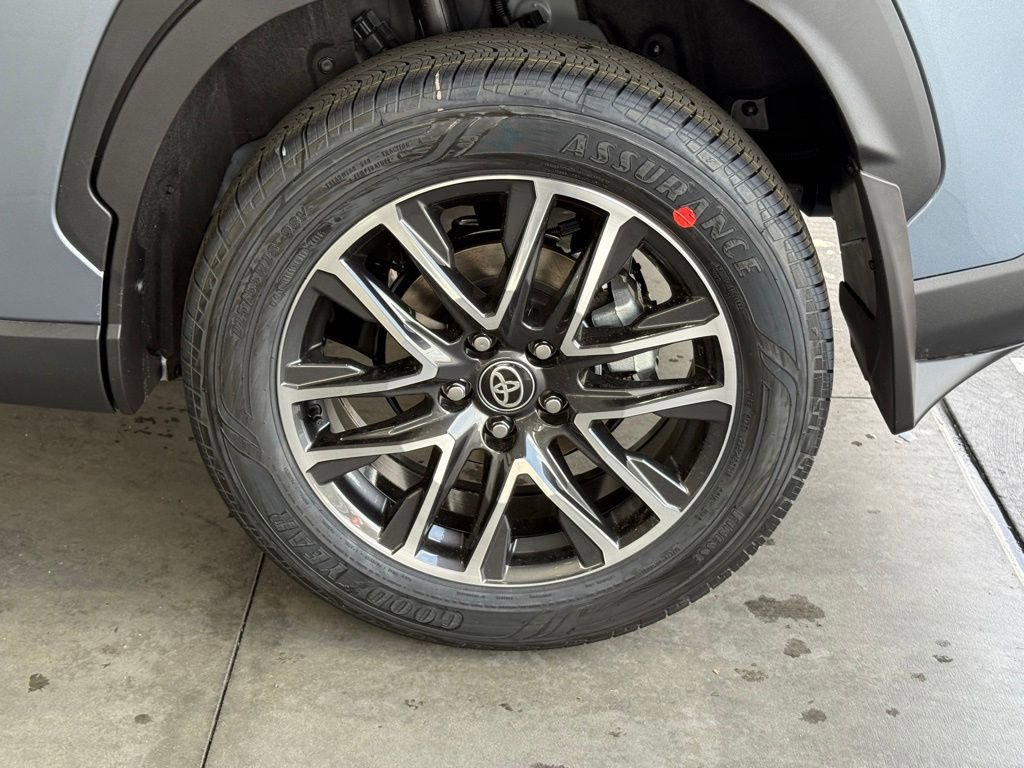 Used 2026 Toyota Corolla Cross XLE image 14