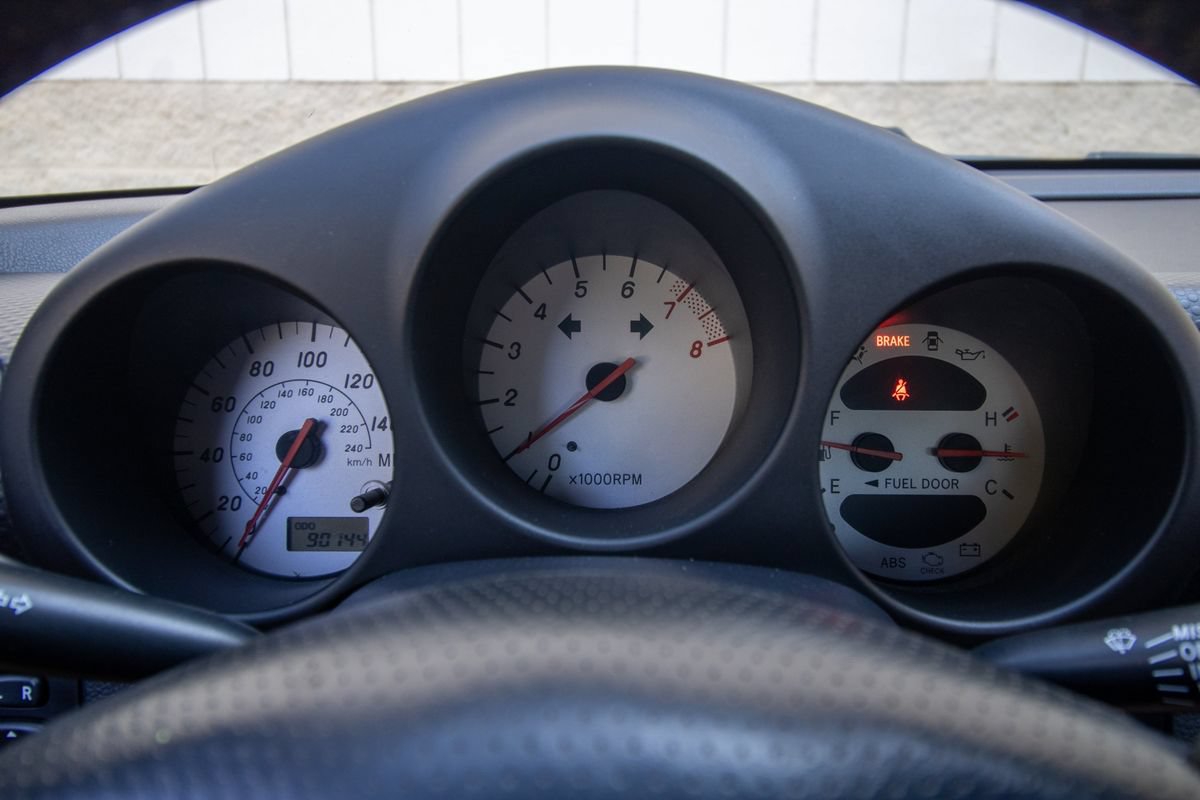 Used 2002 Toyota MR2 RWD image 25
