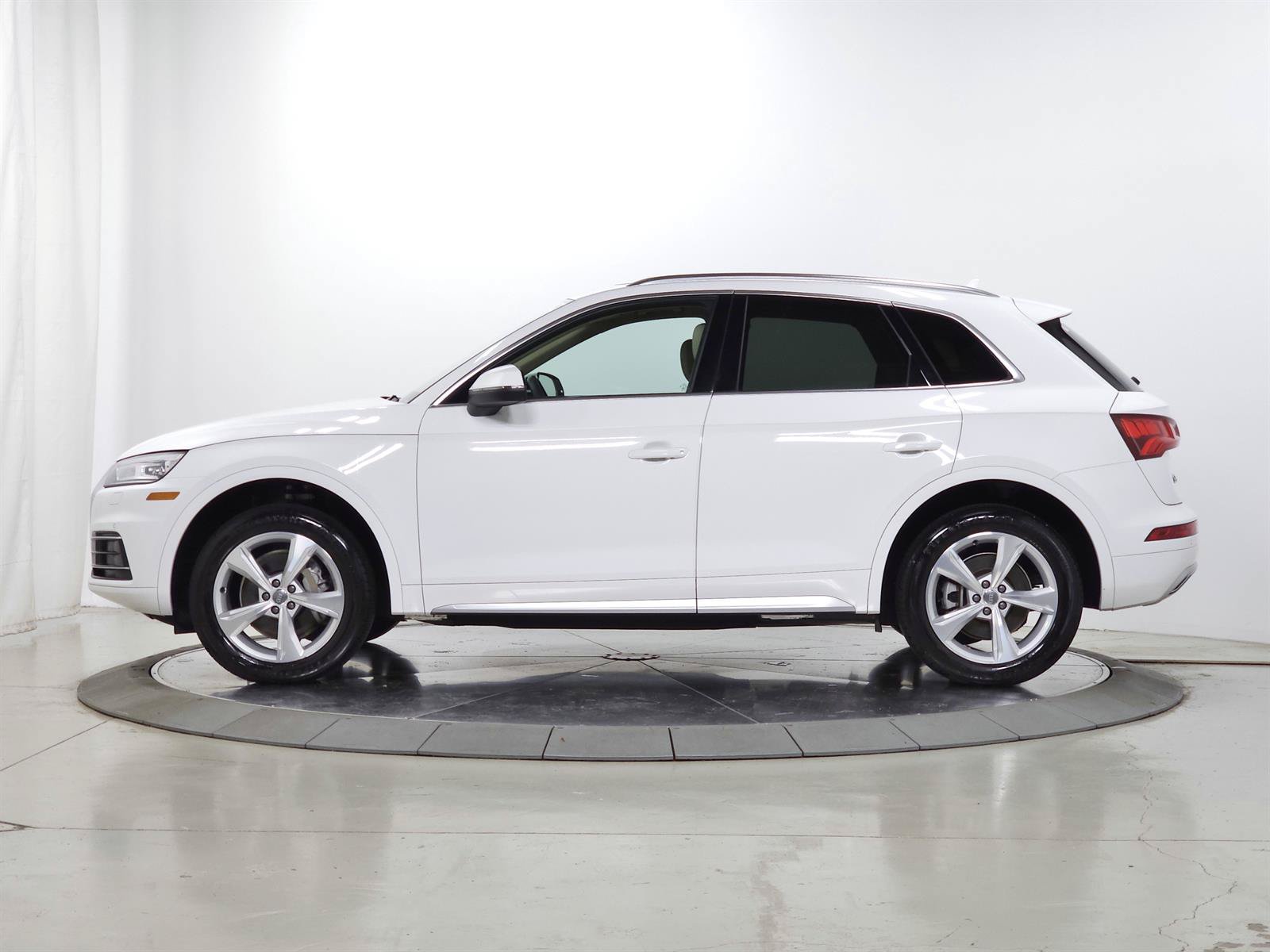 Used 2020 Audi Q5 2.0T Premium w/ Convenience Package AWD/4WD image 4