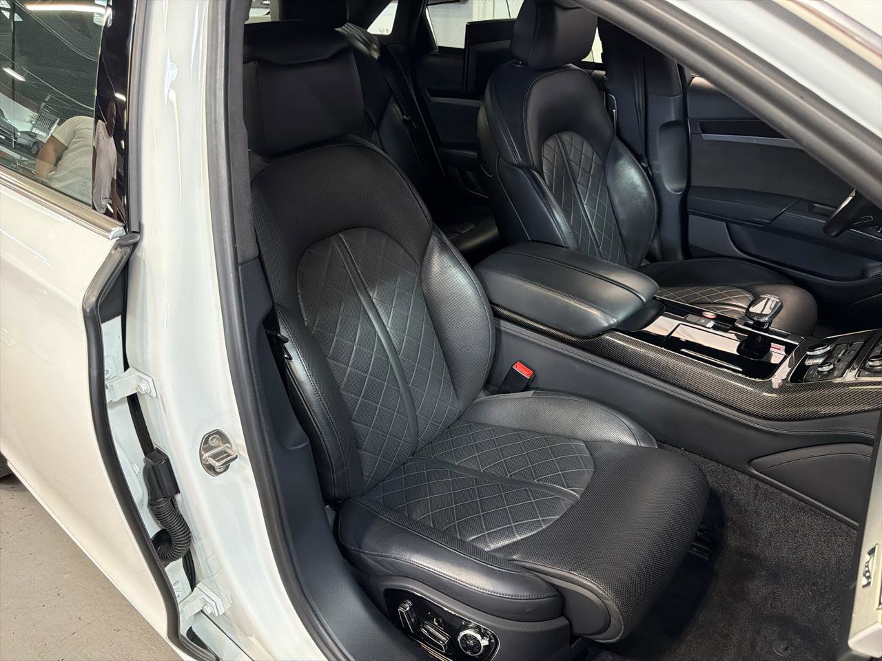 Used 2016 Audi S8 image 19