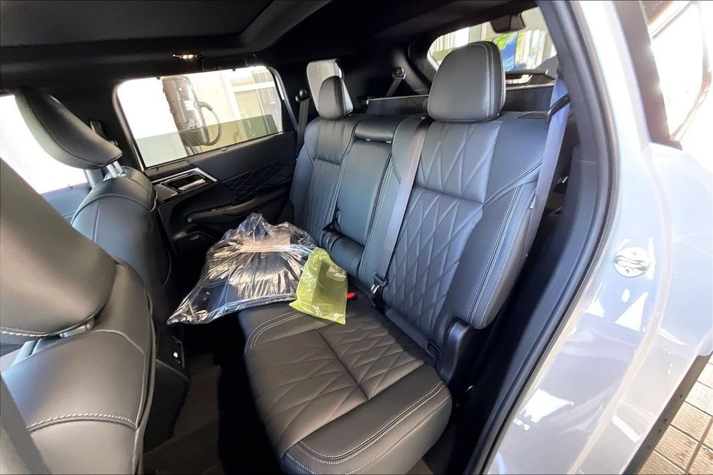 New 2026 Mitsubishi Outlander SEL Black Edition FWD image 10