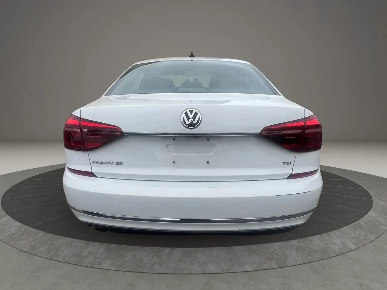Used 2018 Volkswagen Passat 2.0T SE image 5