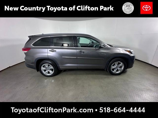 Used 2018 Toyota Highlander Limited AWD/4WD image 2