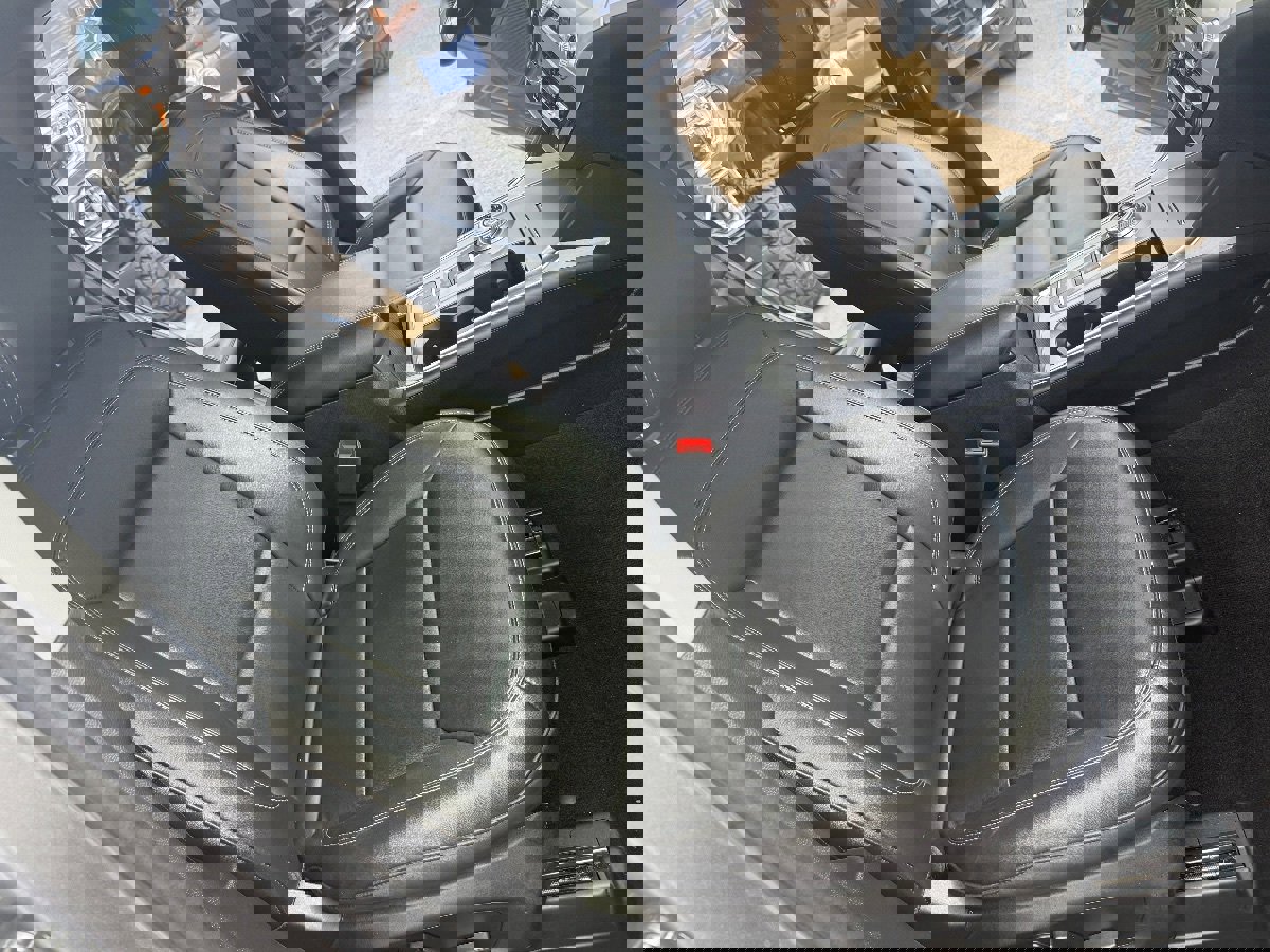 Used 2024 Ford Explorer XLT w/ Equipment Group 202A image 15