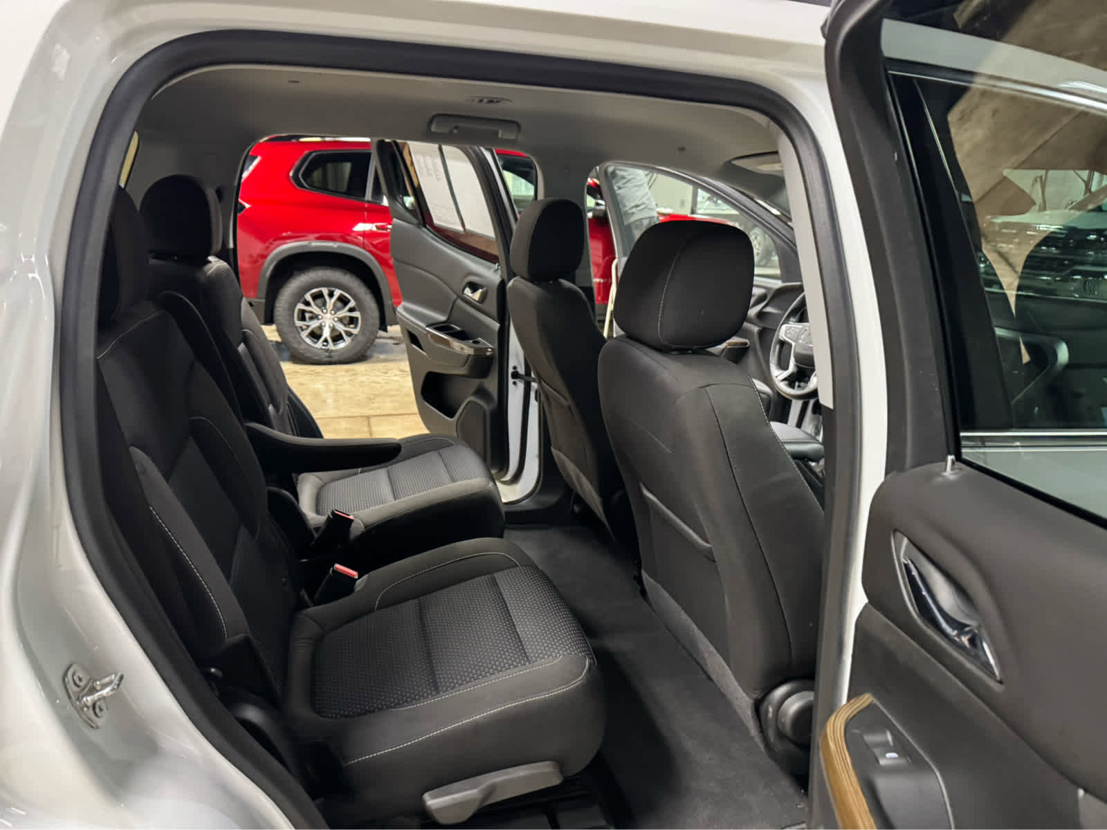 Certified 2023 GMC Acadia SLE w/ Driver Convenience Package image 11