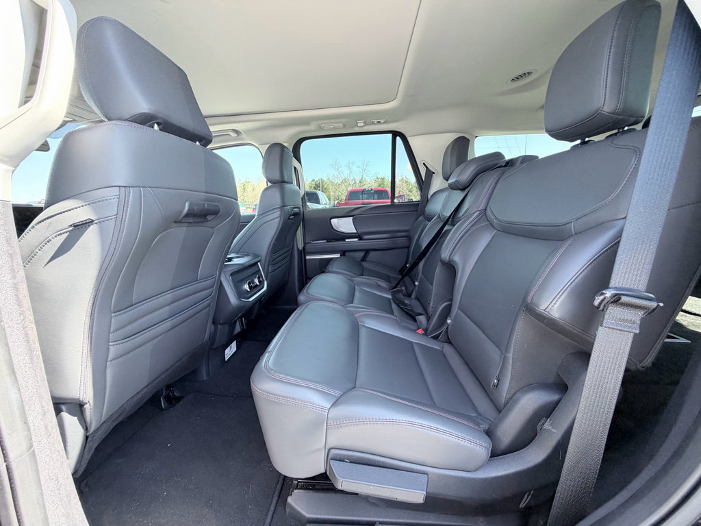 Used 2025 Ford Expedition Active AWD/4WD image 29