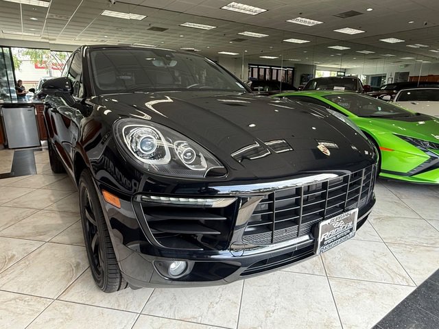 Used 2018 Porsche Macan AWD/4WD image 2