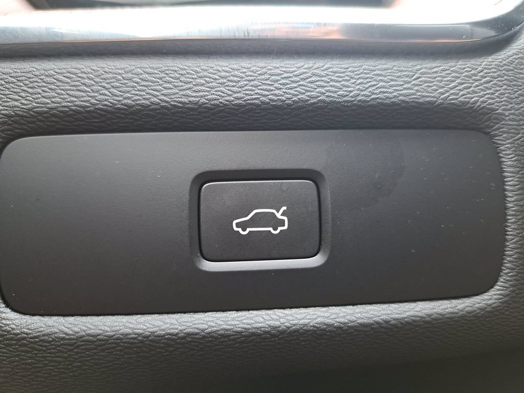 Used 2023 Volvo XC60 B5 Ultimate w/ Protection Package Premier FWD image 23