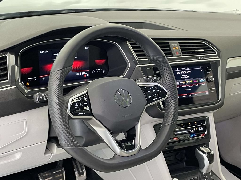 Used 2024 Volkswagen Tiguan SE R-Line AWD/4WD image 4
