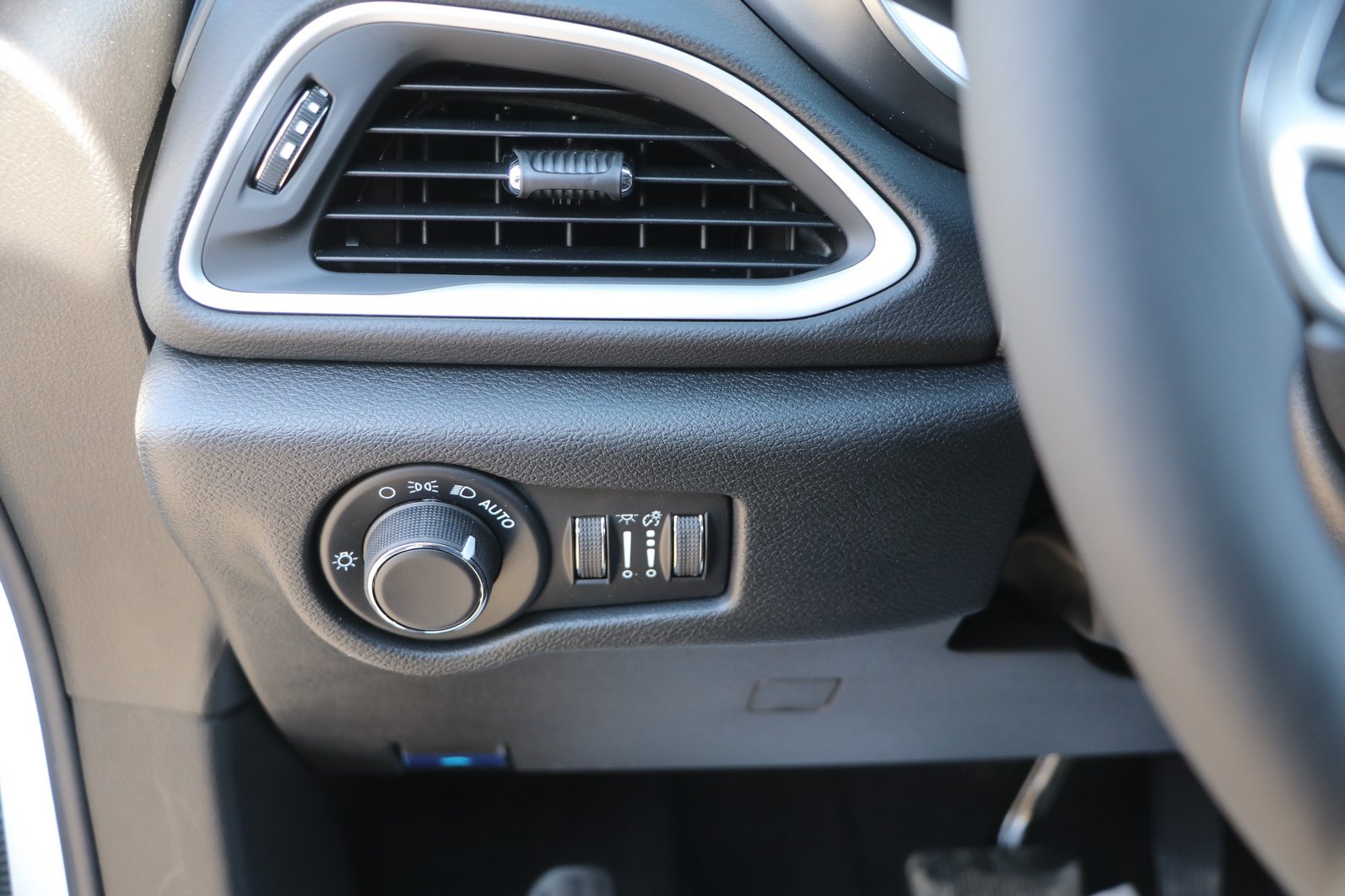 New 2027 Chrysler Pacifica LX FWD image 12