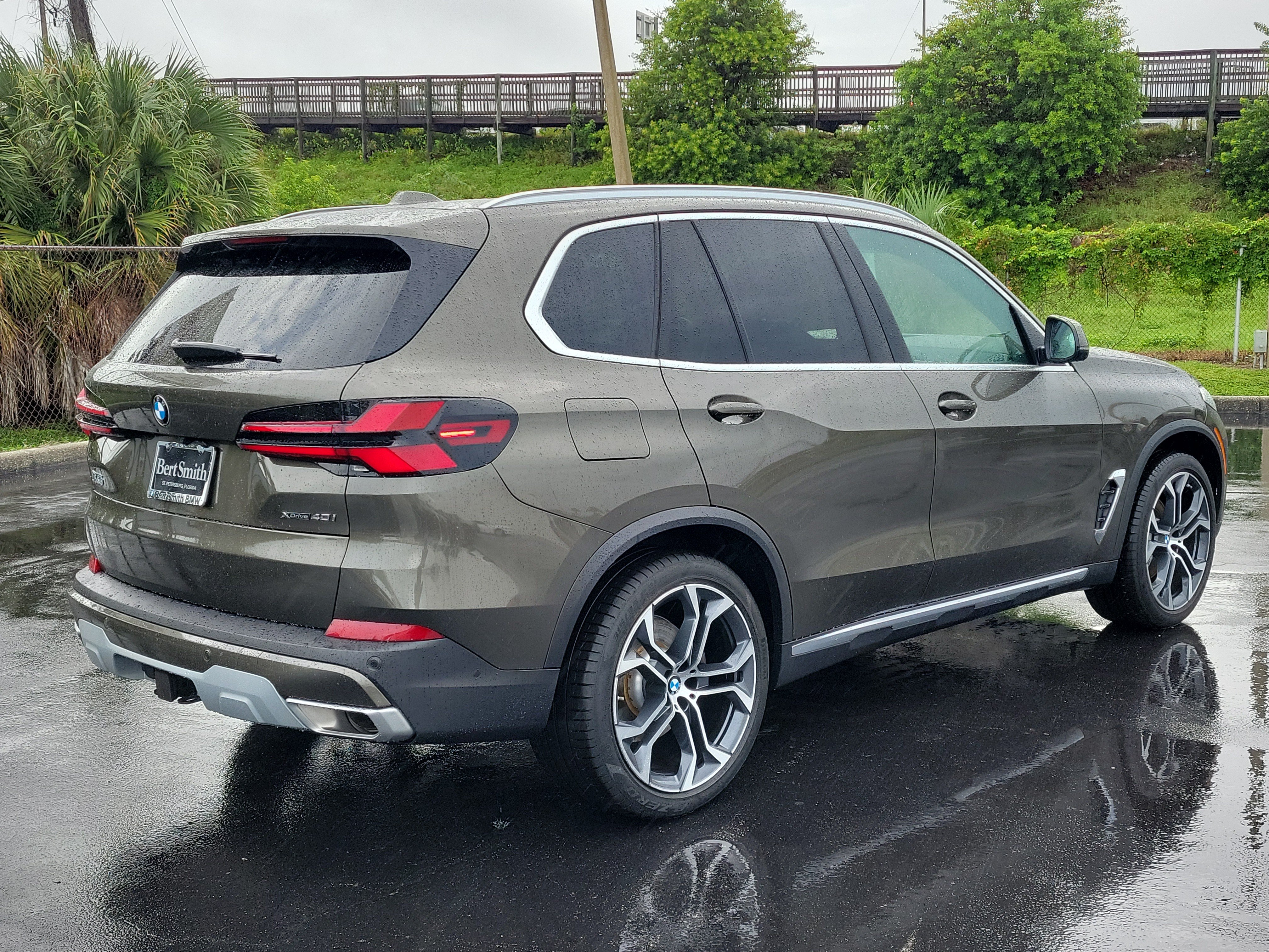 Used 2026 BMW X5 xDrive40i w/ Executive Package AWD/4WD image 3