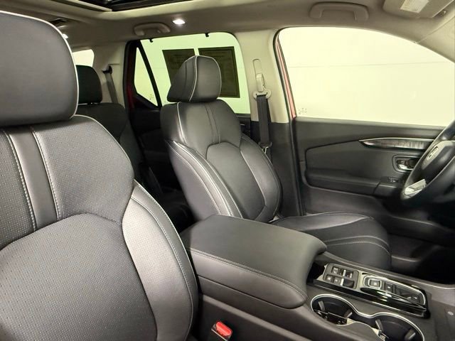 Used 2025 Honda Pilot Elite image 55