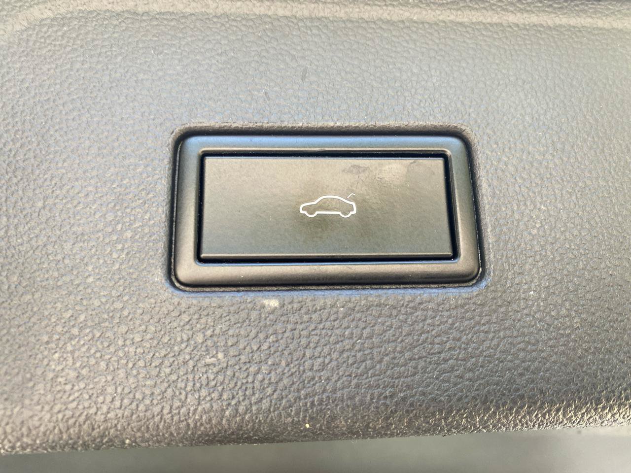 Used 2018 Volkswagen Atlas SEL Premium AWD/4WD image 34