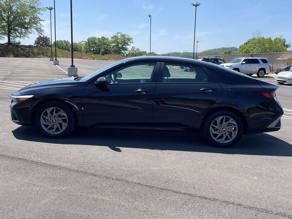 Certified 2024 Hyundai Elantra SEL FWD image 6