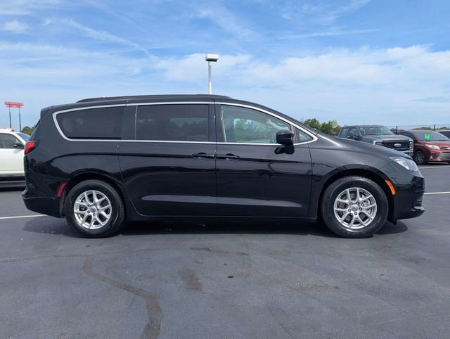 Used 2021 Chrysler Voyager Lxi image 3
