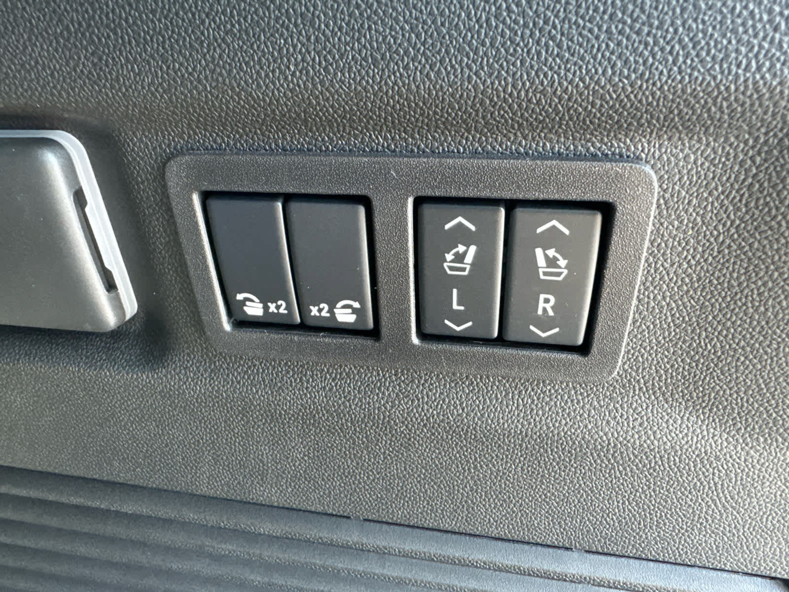New 2026 Chevrolet Suburban High Country AWD/4WD image 12