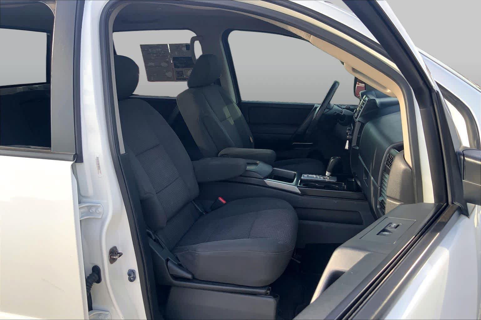 Used 2014 Nissan Titan SV w/ SV Value Truck Package RWD image 9