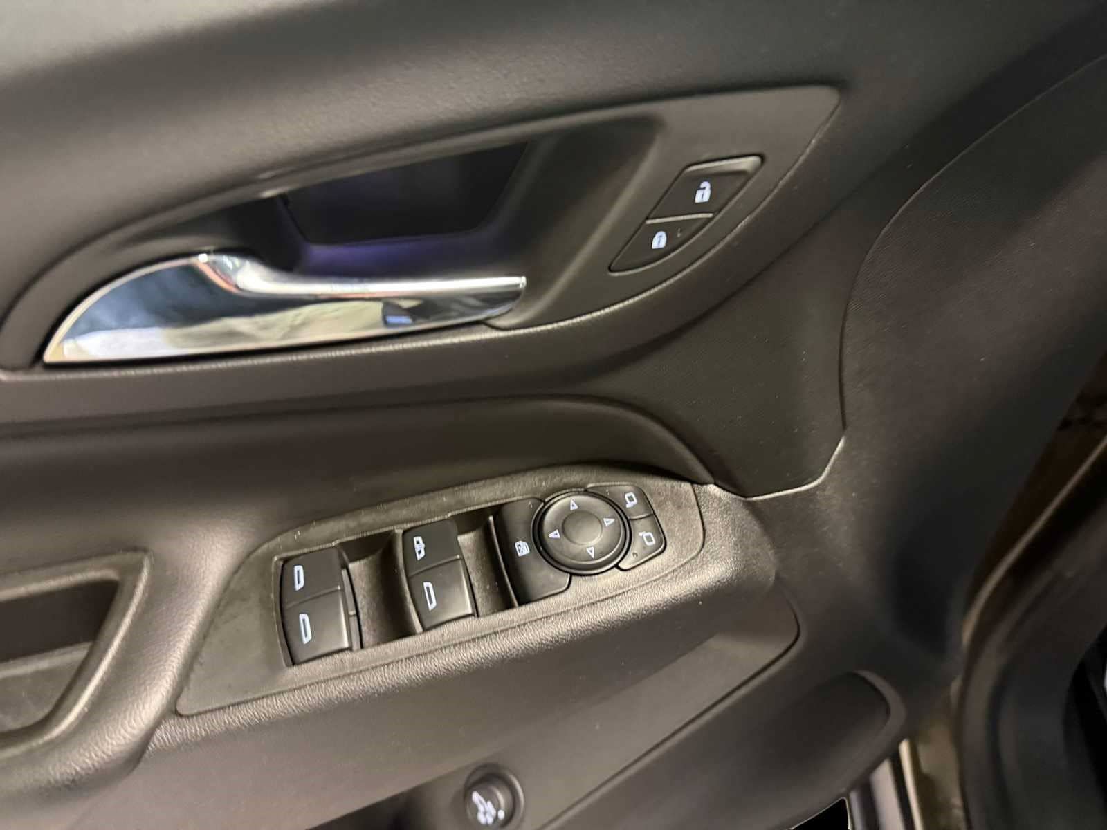 Used 2024 Chevrolet Equinox LT FWD image 20