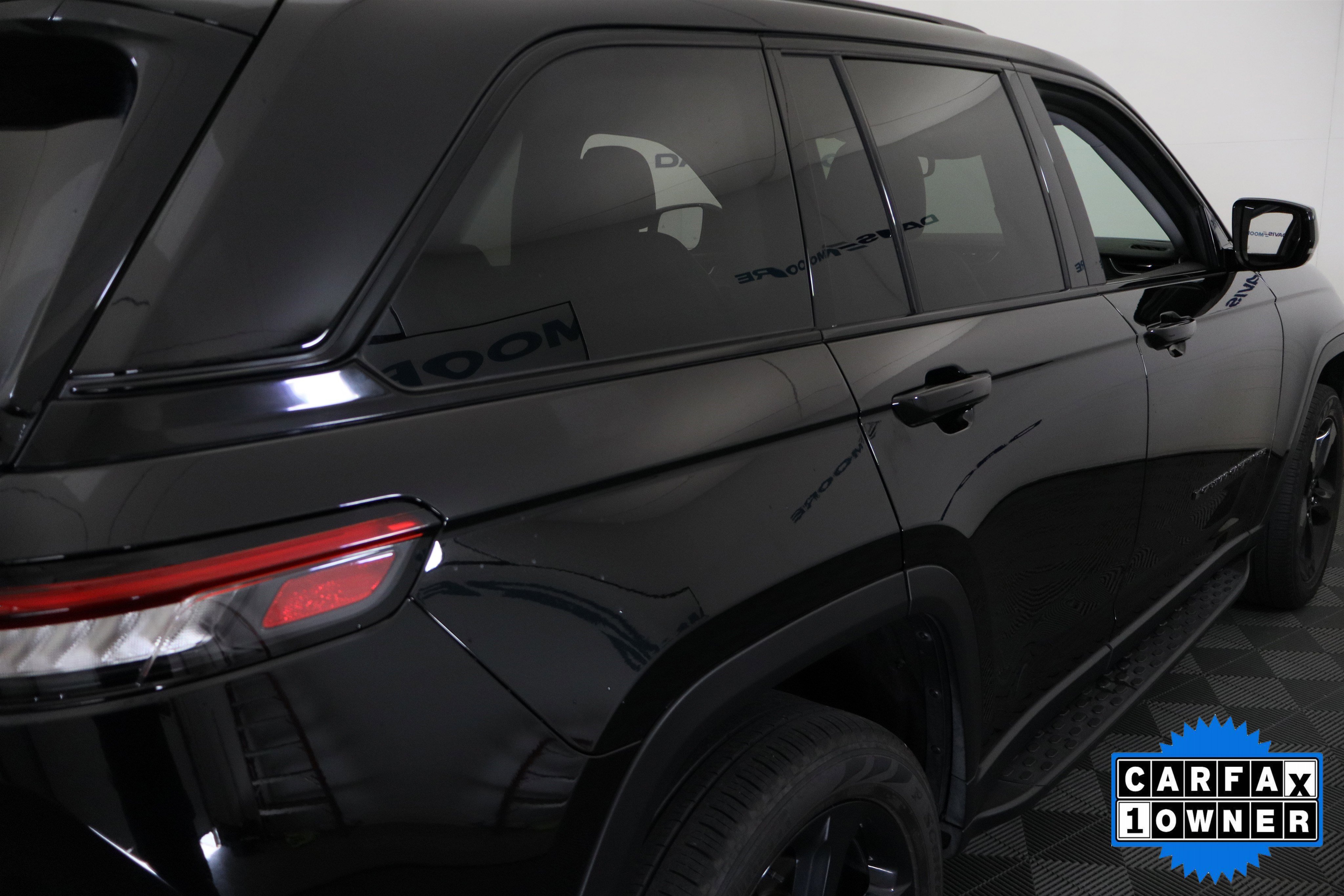 Used 2023 Jeep Grand Cherokee Limited w/ Black Appearance Package AWD/4WD image 7