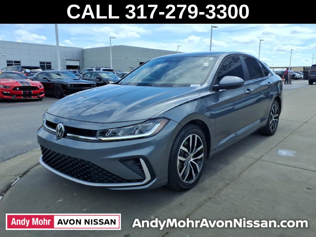 Used 2025 Volkswagen Jetta SE FWD image 4