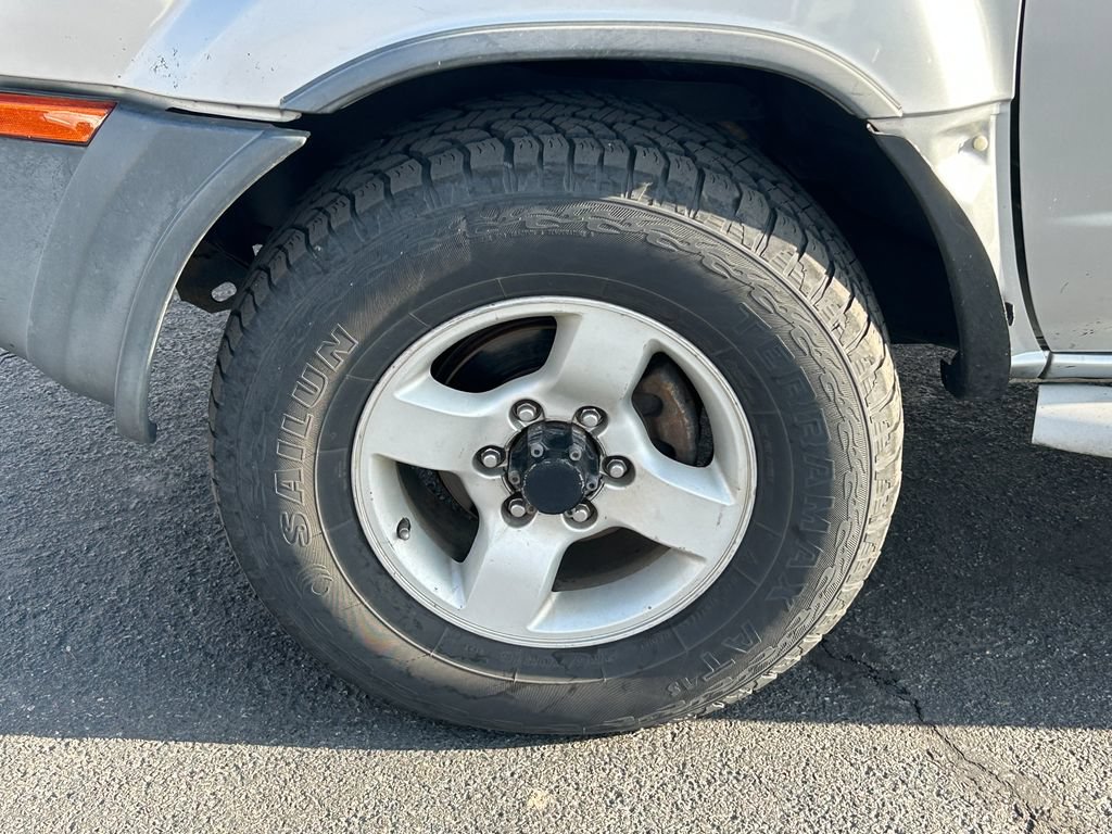 Used 2004 Nissan Xterra XE AWD/4WD image 12