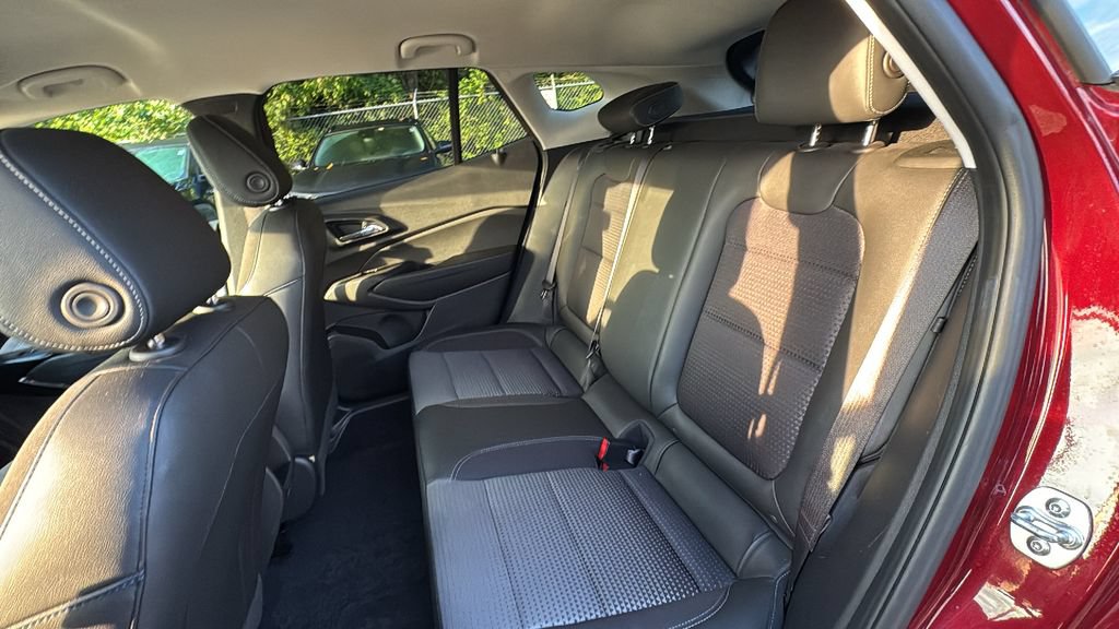 Used 2025 Chevrolet Trax LT FWD image 23