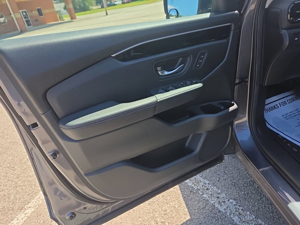Used 2025 Honda Pilot Touring image 14
