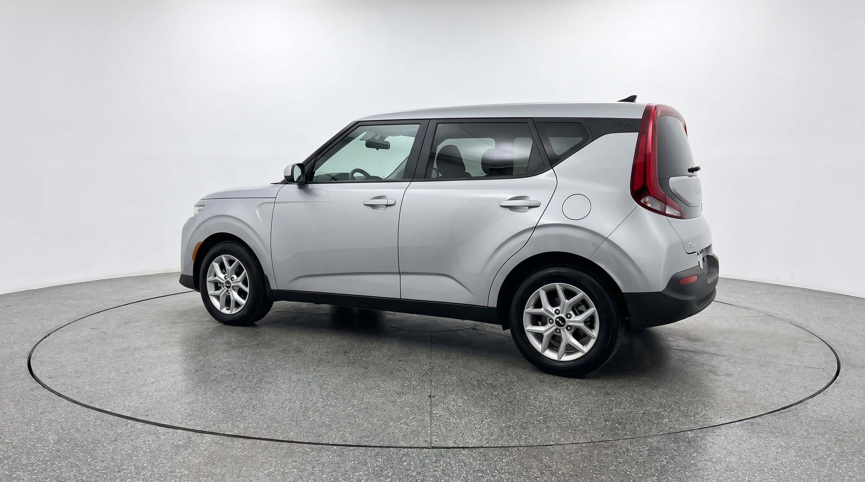 Used 2025 Kia Soul LX w/ LX Technology Package FWD image 6