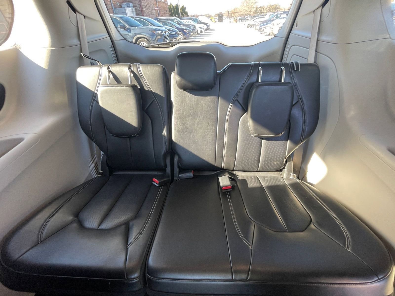 Used 2023 Chrysler Pacifica Touring-L image 30