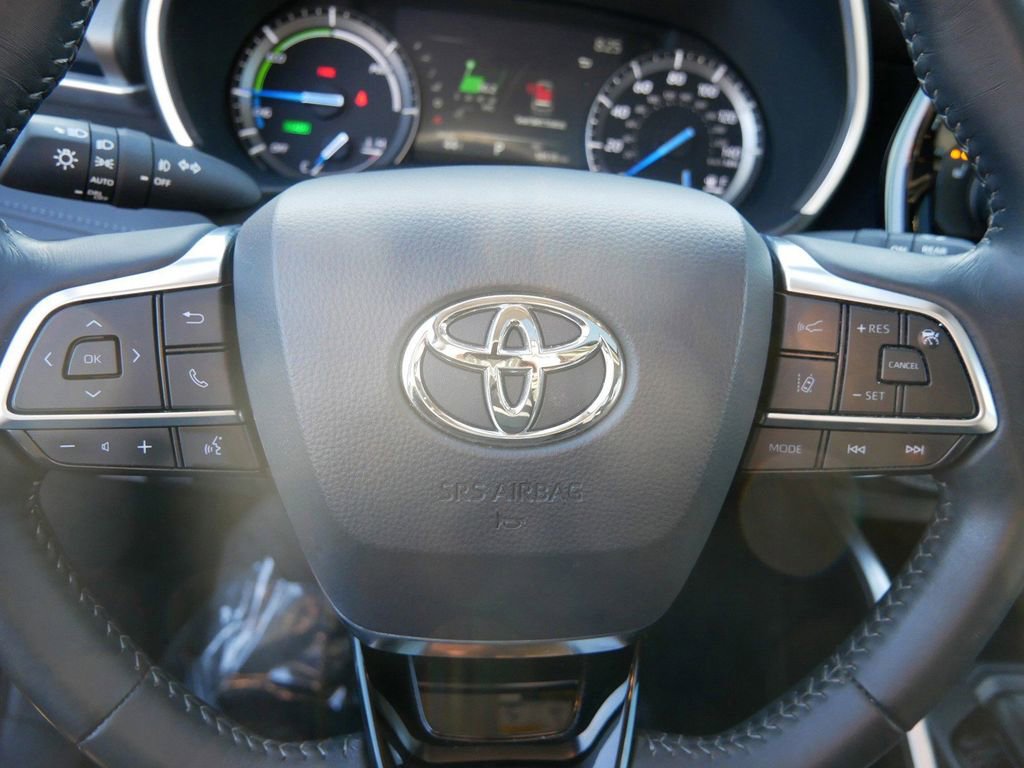 Used 2021 Toyota Highlander XLE image 19