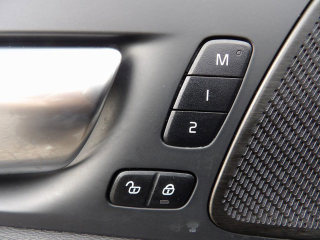 Certified 2024 Volvo XC60 B5 Ultimate w/ Protection Package Premier image 12