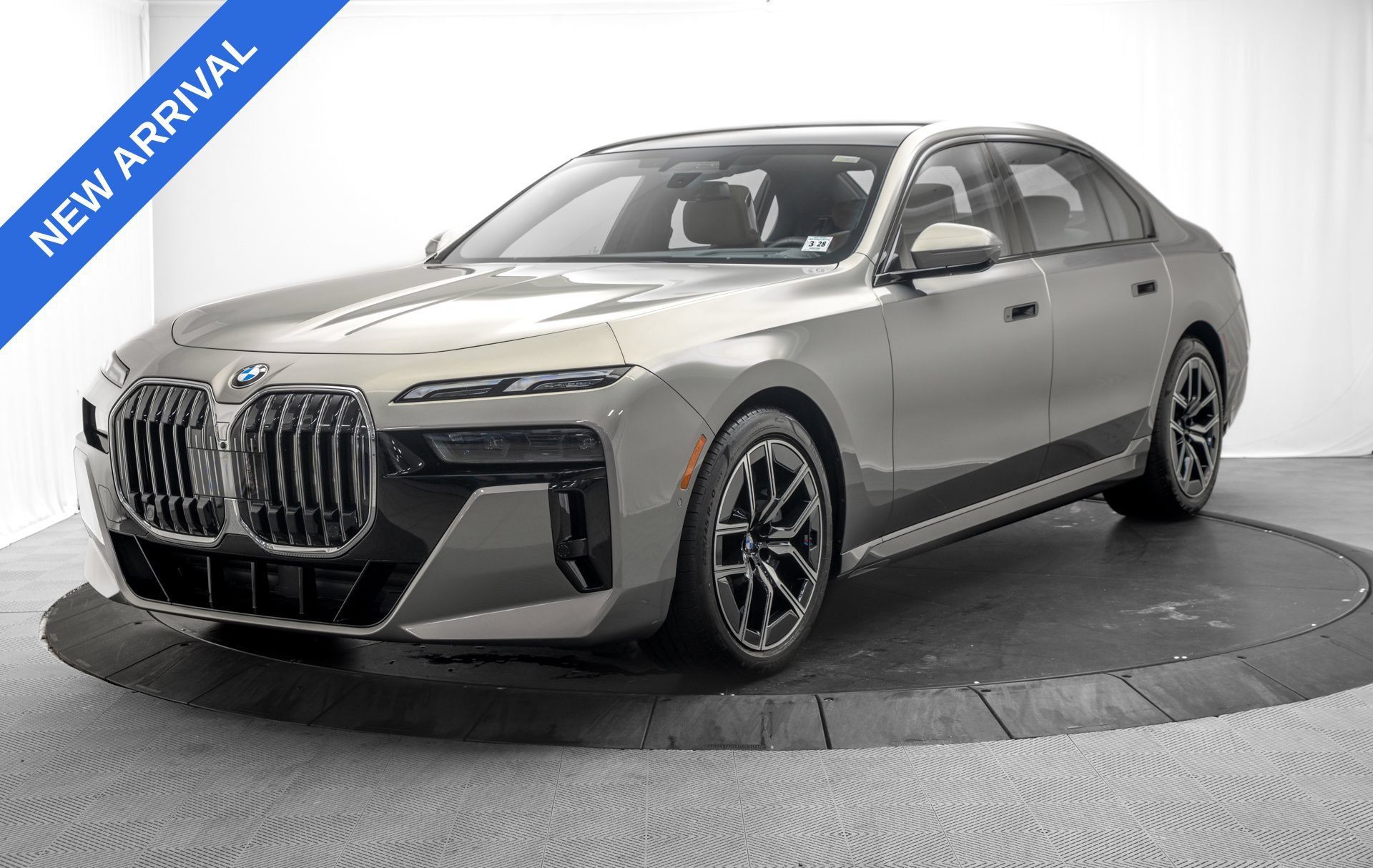 Used 2023 BMW 740i RWD image 3