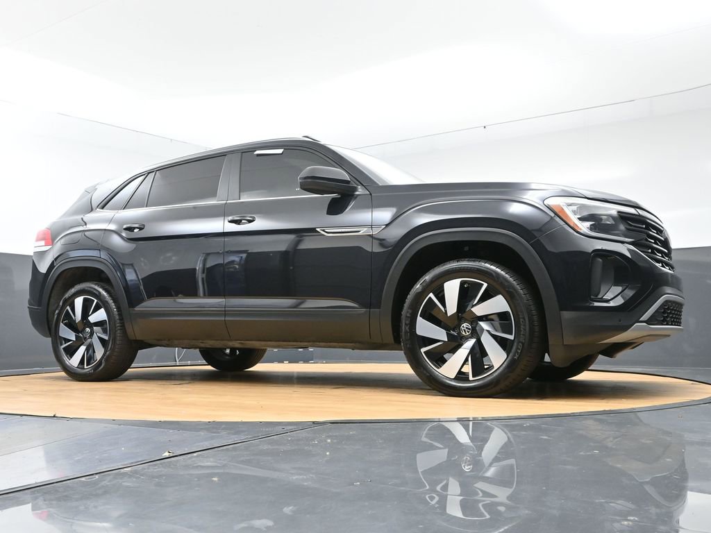 Used 2024 Volkswagen Atlas Cross Sport SE w/ Panoramic Sunroof Package FWD image 49
