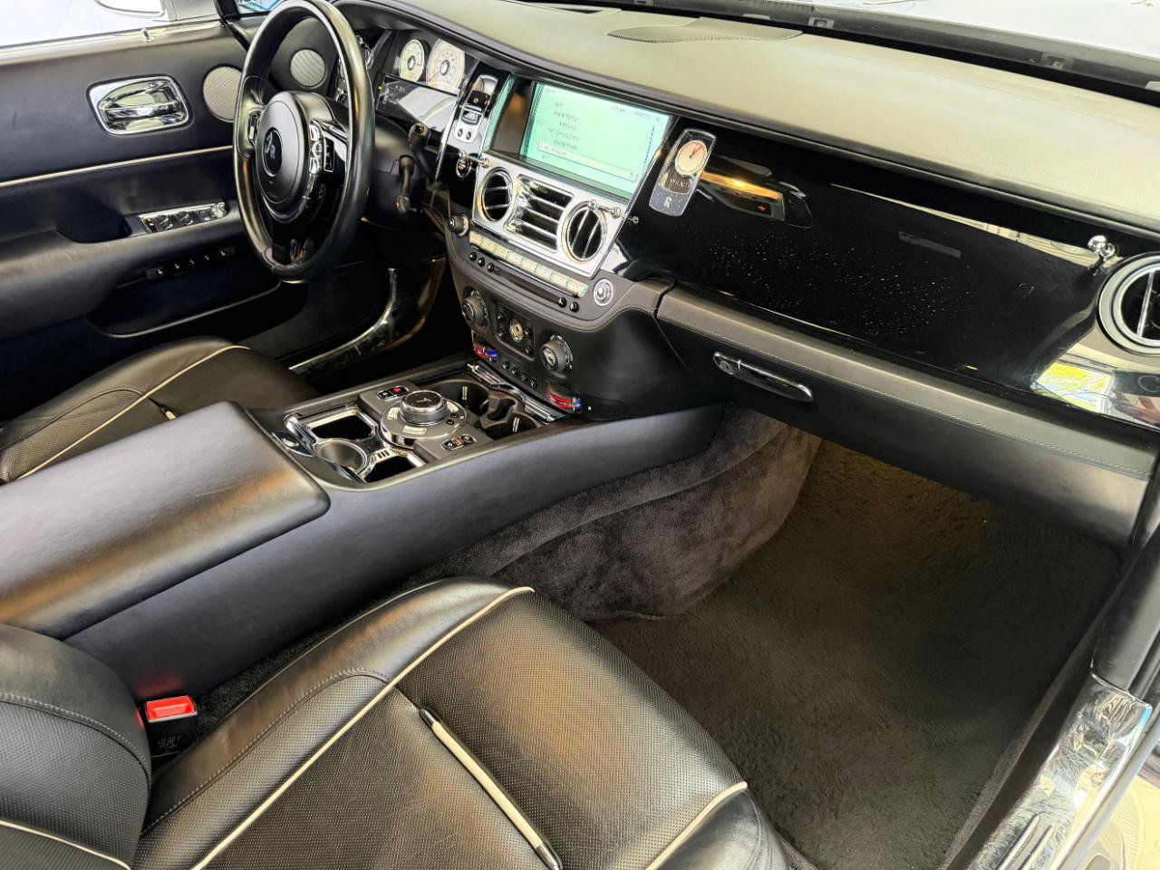 Used 2016 Rolls-Royce Wraith RWD image 22