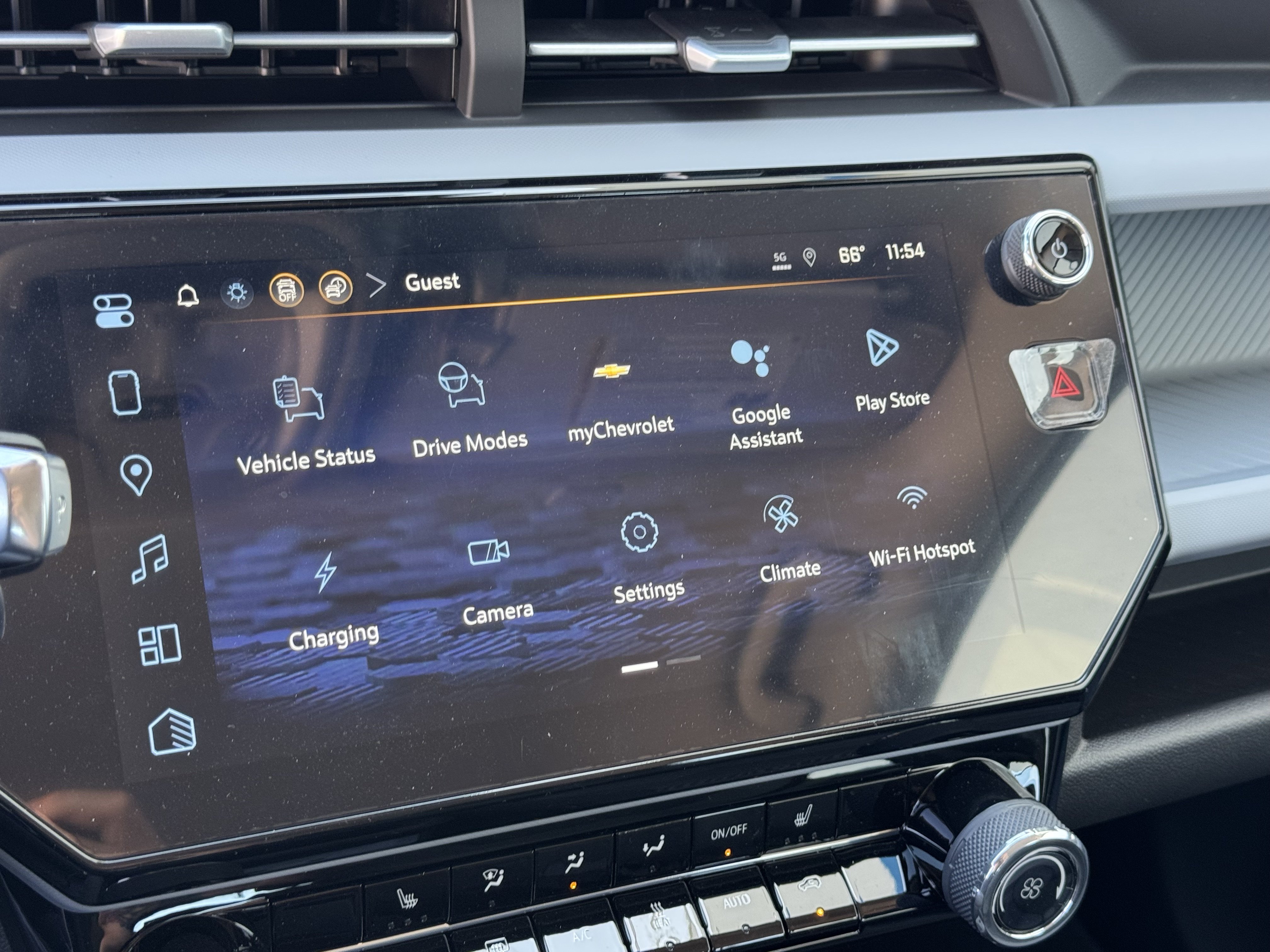 New 2027 Chevrolet Bolt LT w/ Comfort Package FWD image 25