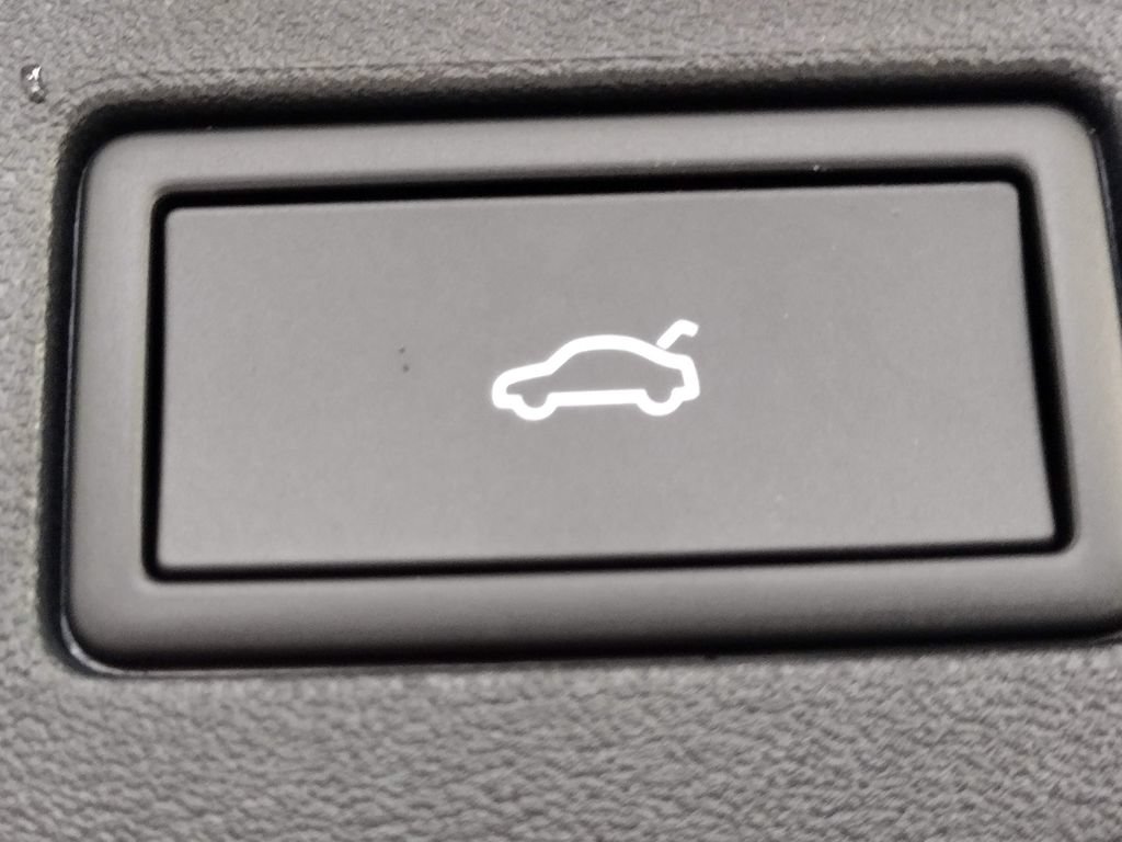 New 2026 Volkswagen Tiguan SE AWD/4WD image 18