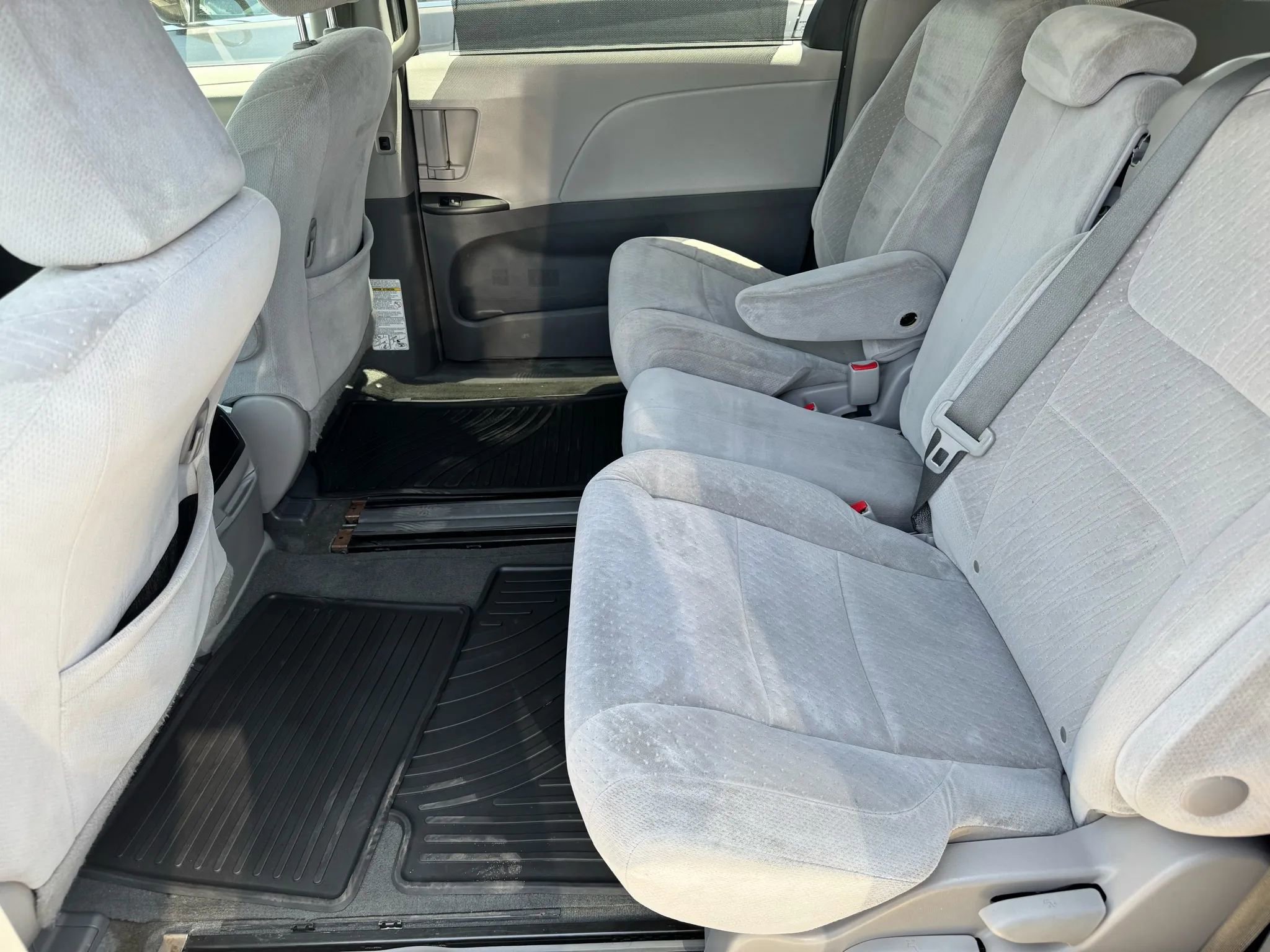 Used 2015 Toyota Sienna LE image 25