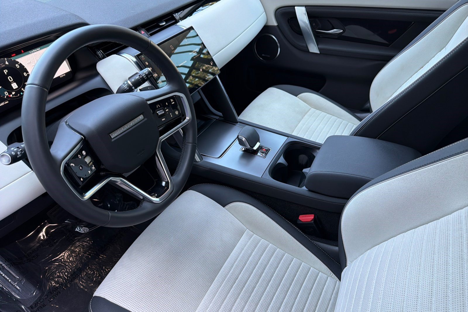Certified 2025 Land Rover Discovery Sport S AWD/4WD image 4