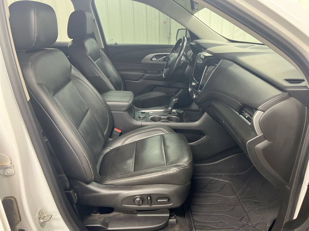 Used 2020 Chevrolet Traverse LT w/ LPO, Floor Liner Package FWD image 20