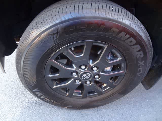 Used 2025 Toyota 4Runner SR5 AWD/4WD image 10